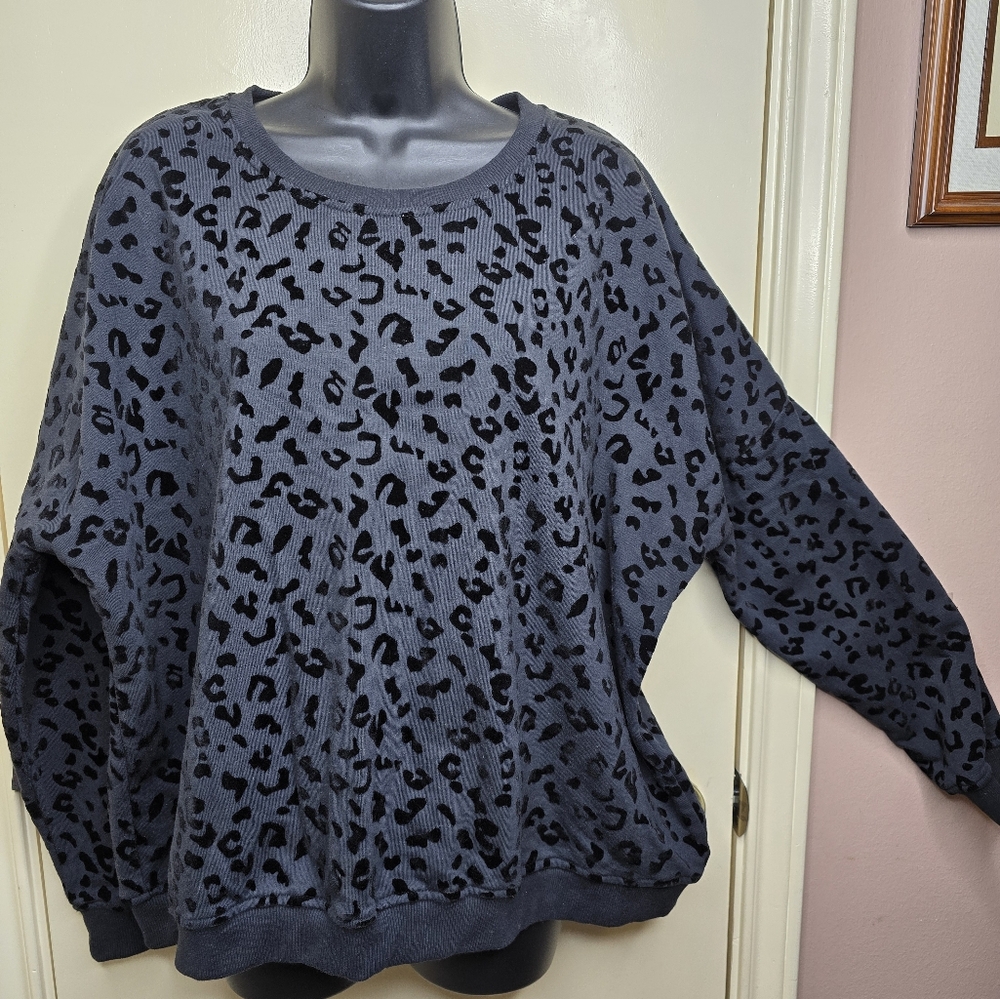Tahari Black Leopard Velvet Burnout Pullover Sweatshirt Animal Print Dark Romant